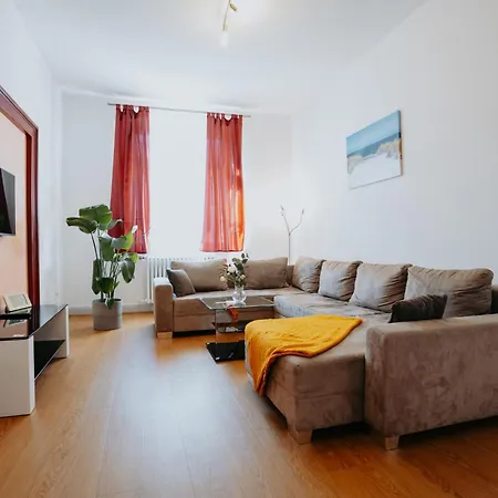 Lägenhet Grosse Altbauwohnung In Fuer 7 Gaeste